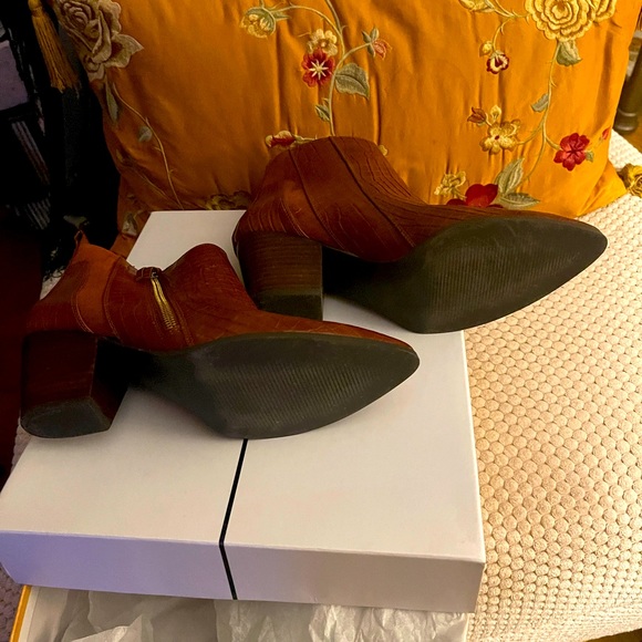 DOLCE VITA EVEREST II 8.5 tan croco booties NWOT - Picture 3 of 6